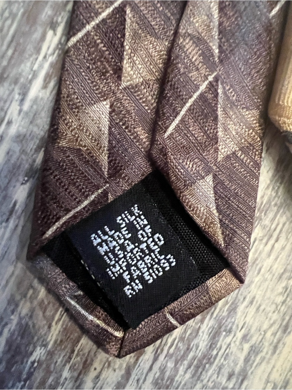 Set of 4 Men's Brown and Gold Patterned Silk Ties - Classic Geometric Designs. - Picture 7 of 8